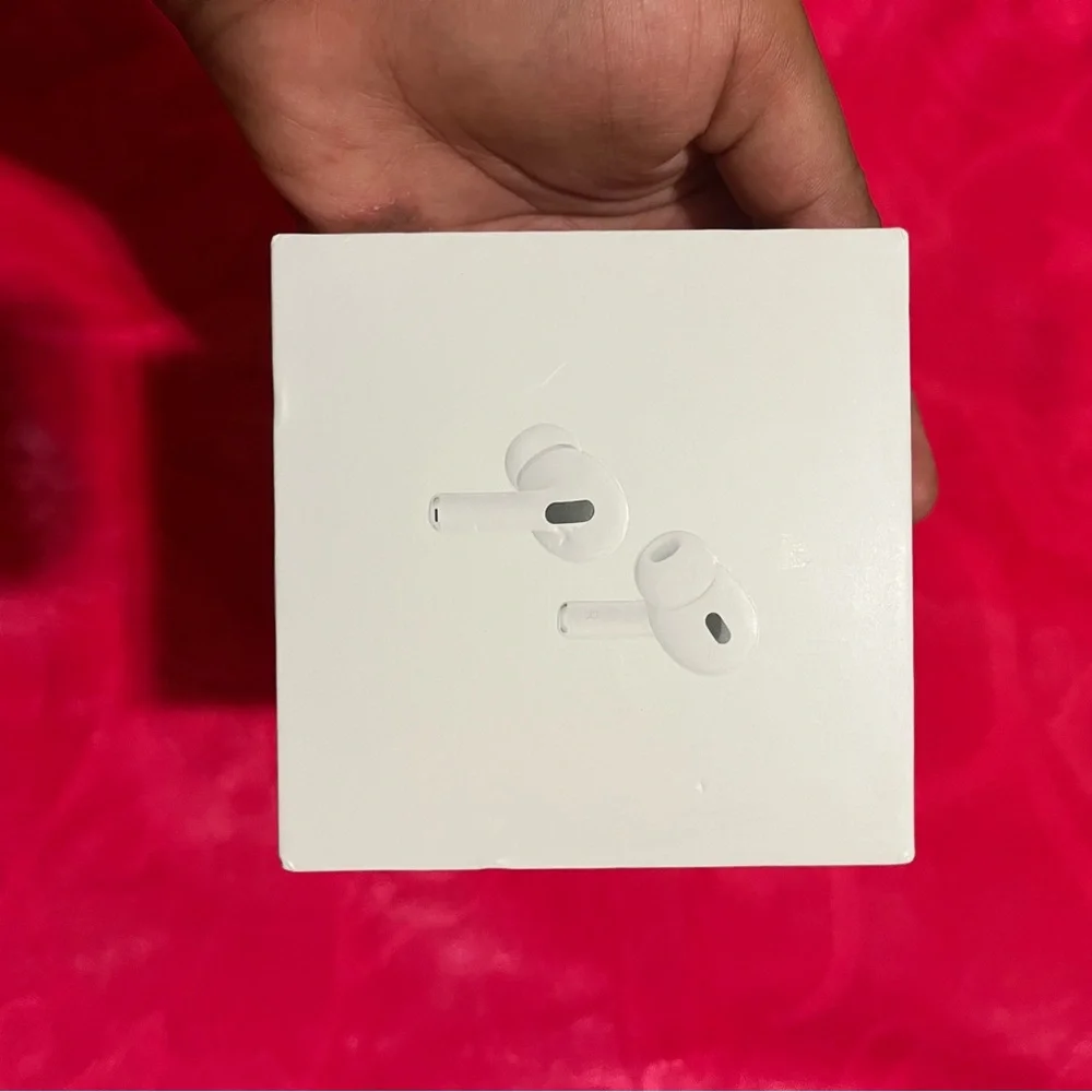 Apple AirPods Pro in White